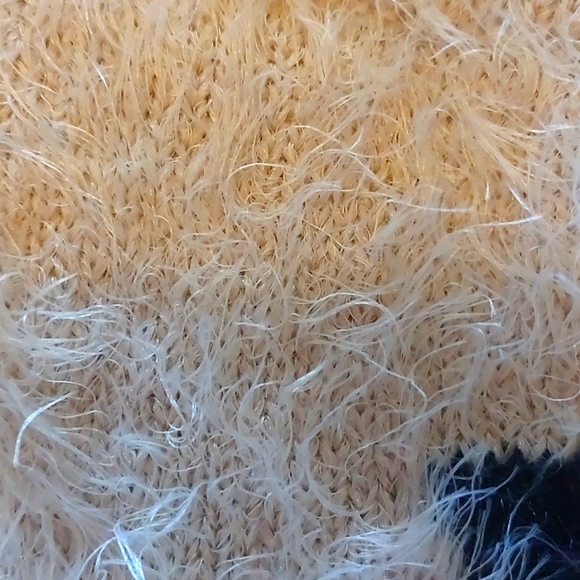 Aztec design soft sweater - NWT - Picture 8 of 8